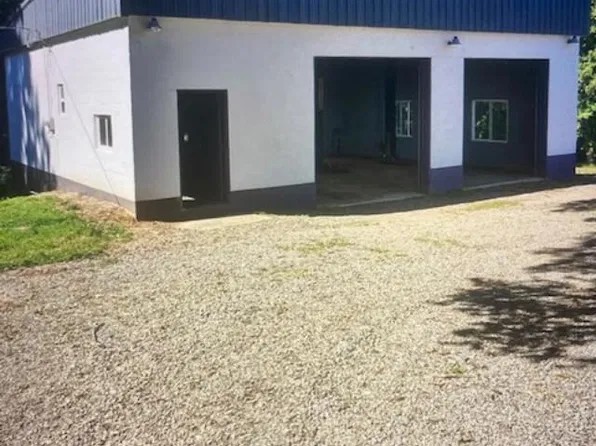 7600 Service Rd, Yadkinville, NC 27055