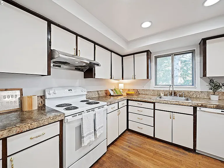 1466 SW 5th Pl — Photo 4