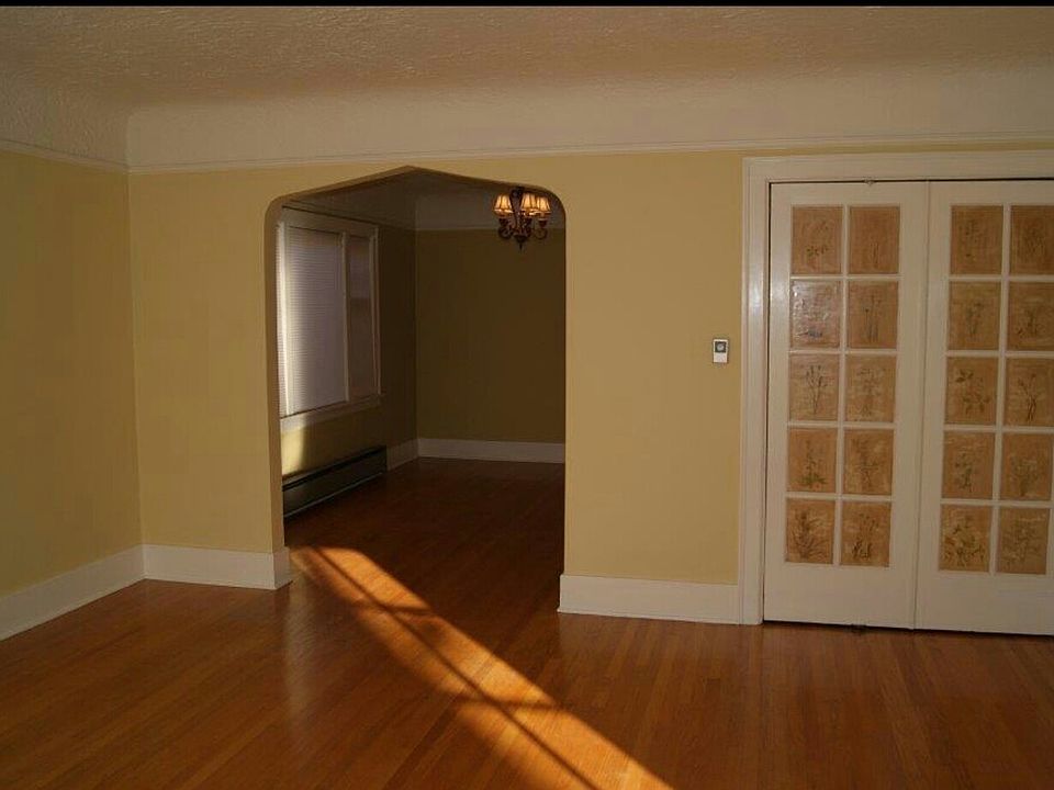 2nd image of 2626 Franklin Ave E APT 2