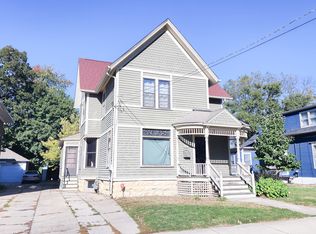 331 S 4th St, Aurora, IL 60505