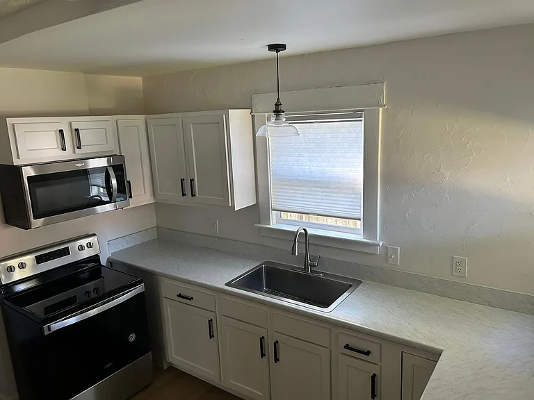 1004 Woodward Ave — Photo 11