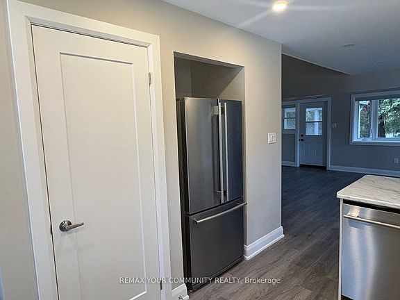 5th image of 3958 Grove Pl