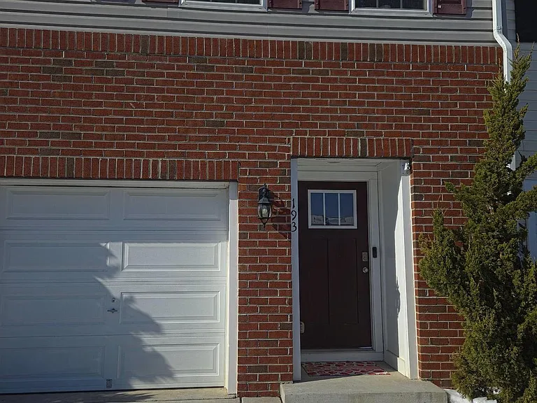 193 Drexel Ct — Photo 2