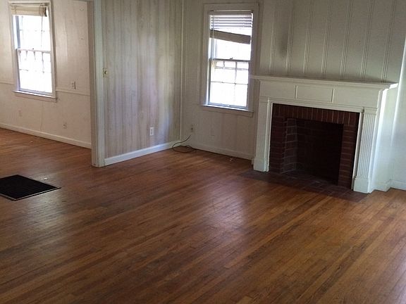 2nd image of 828 College Ave
