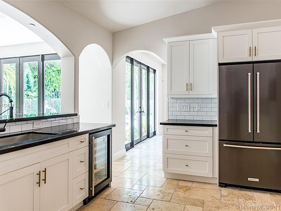 4th image of 3775 Poinciana Ave