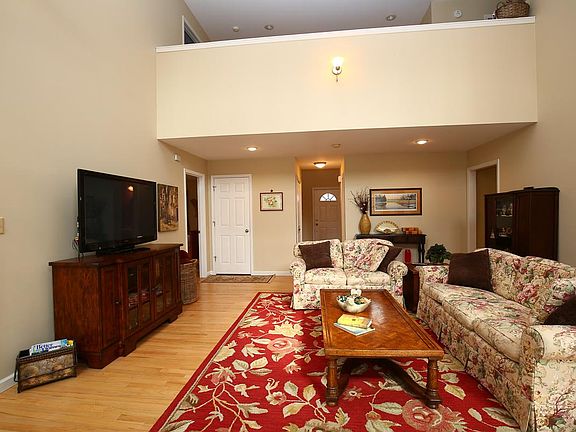 5th image of 11 Sonja Ln