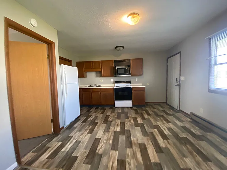 103 N Walnut St #2 — Photo 4