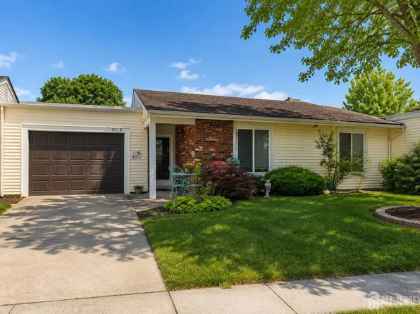 116 Empress Plz #B, Monroe Township, NJ 08831
