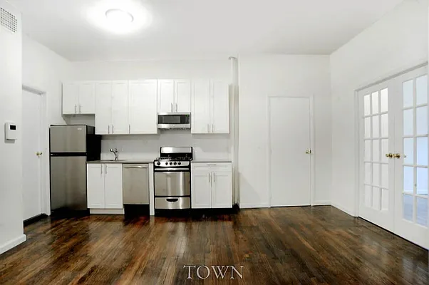 Rented by Town Residential | media 23