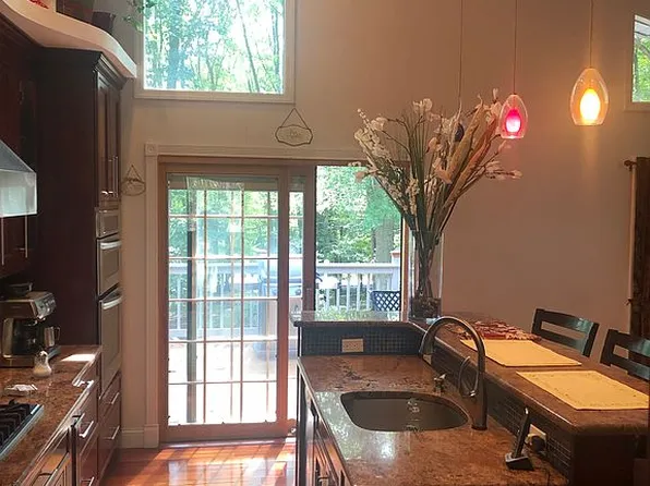 5 Hollow Tree Ct, Pomona, NY 10970