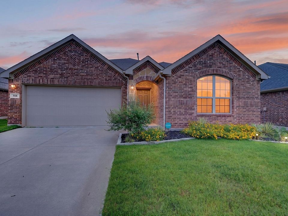 1st image of 705 Pearl Way