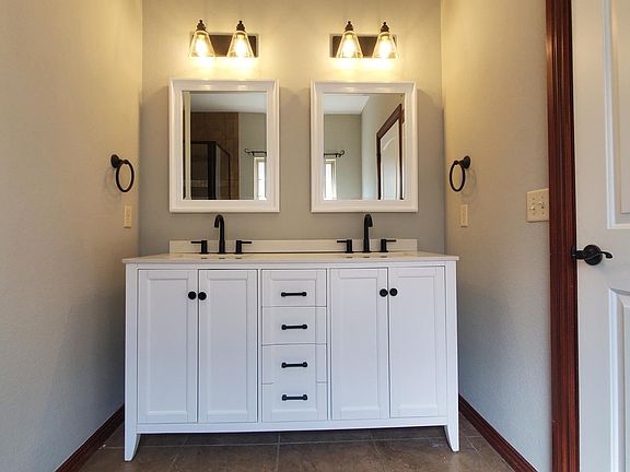 5th image of 4105 Staverton Dr