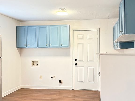 4th image of 3307 Kraft Ave