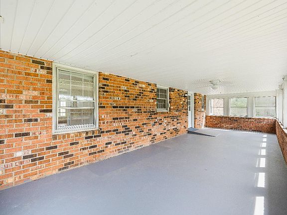 3rd image of 733 Oakville Rd