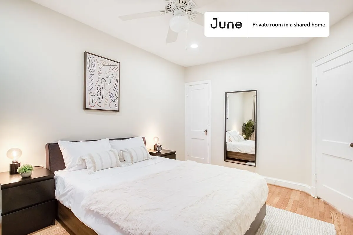 Queen bedroom in 3 bed/2 bath home in Capitol Hill #271 B — Photo 3