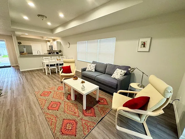 2 bed, 1025 sqft, $2,300 — Photo 4