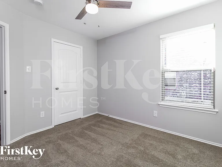 1307 Bent Grass Dr — Photo 10