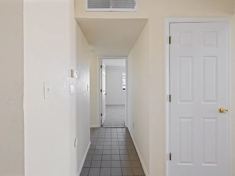 2987 Tierra Cortez Ave #B — Photo 9