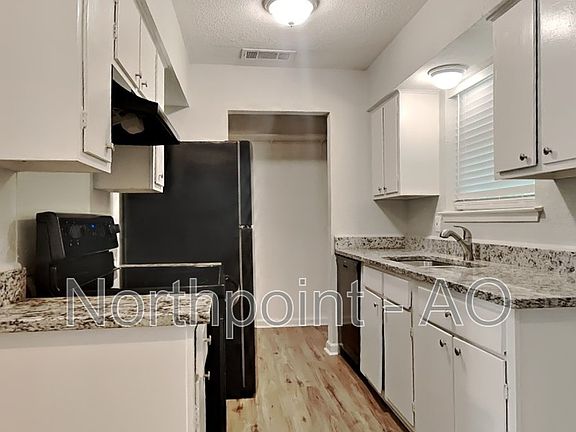 5th image of 605 Grande Dr
