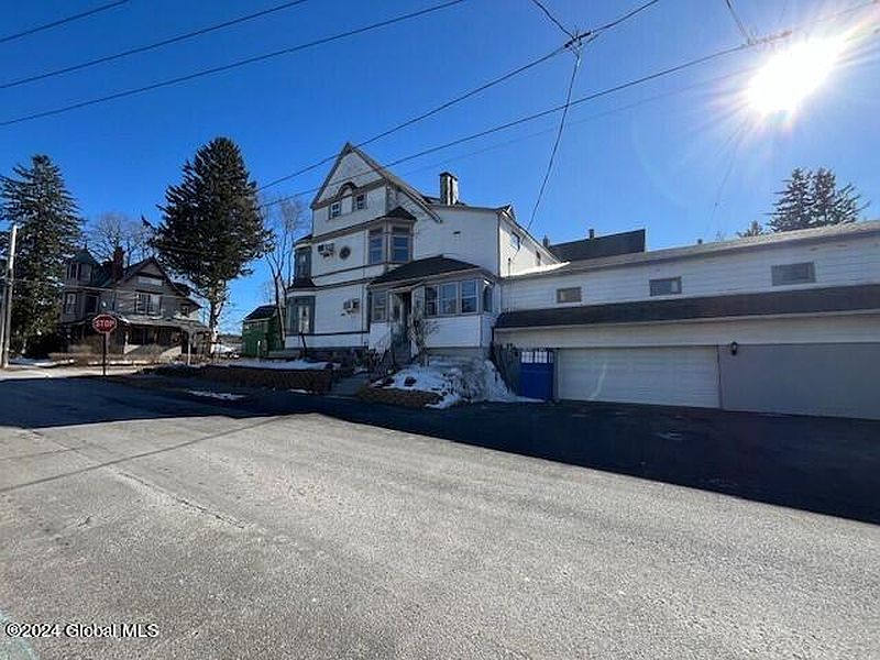 2nd image of 147 Bleecker Street