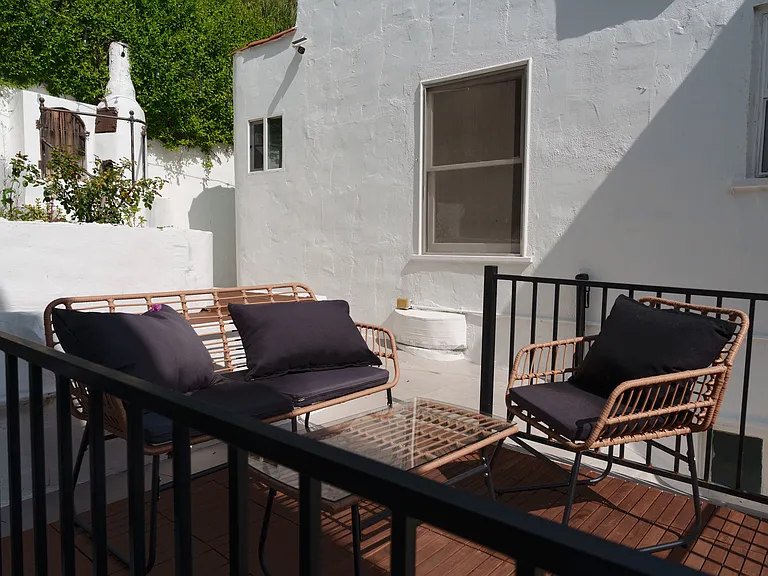 2209 N Gower St — Photo 33