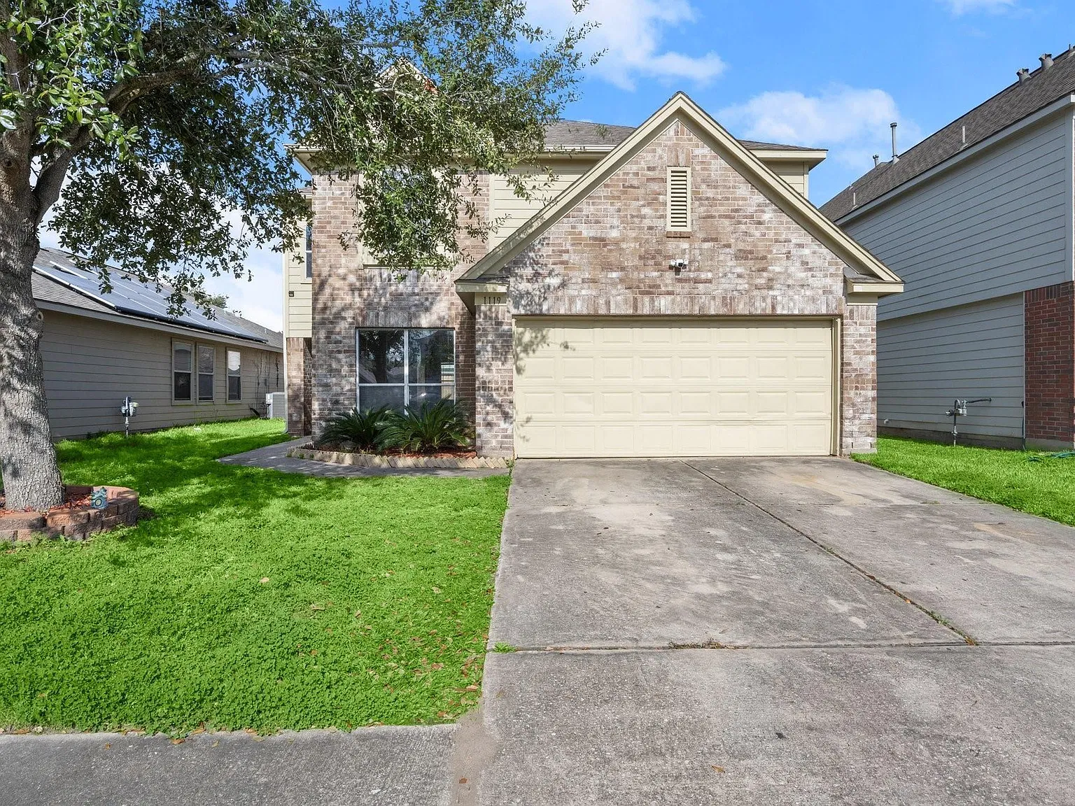 5 bed, 5.0 bath, 2630 sqft, $2,400 — Photo 1
