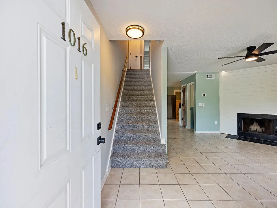 1016 Monticello Dr #1-C