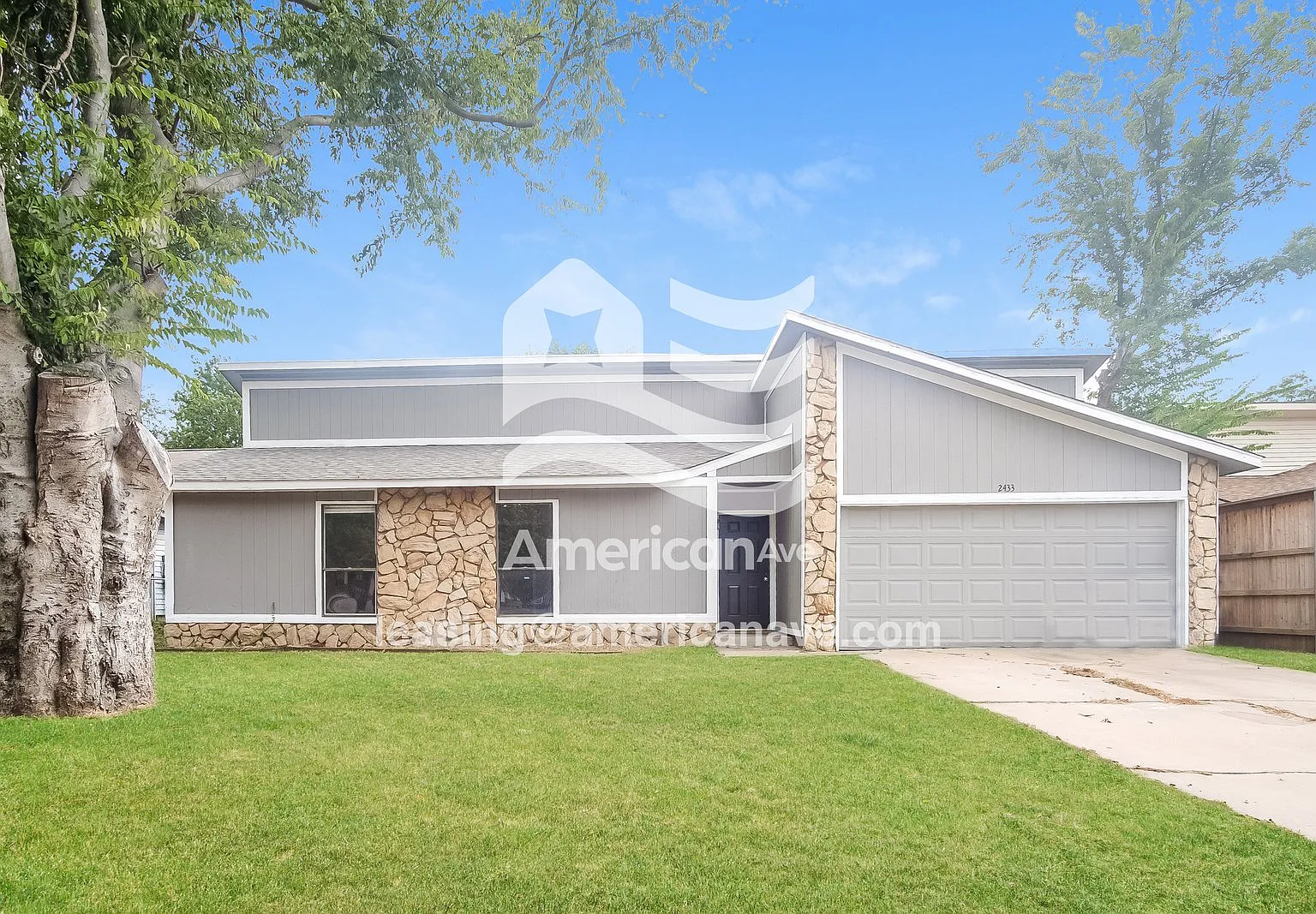 3 bed, 2.0 bath, 1264 sqft, $1,490 — Photo 1