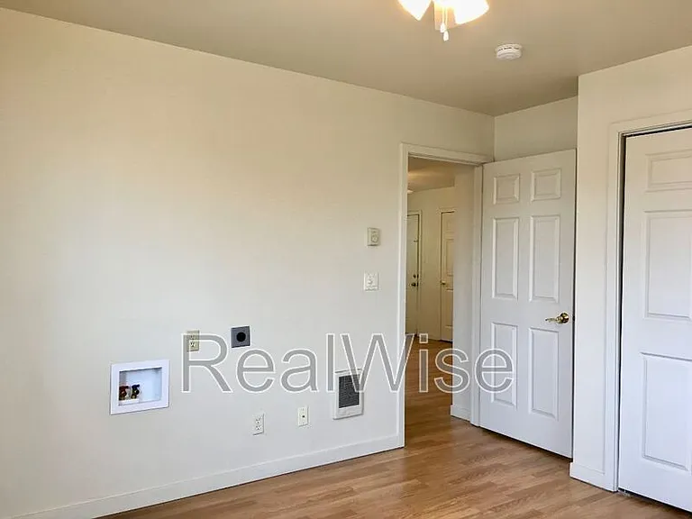 219 NW 6th St #3 — Photo 9