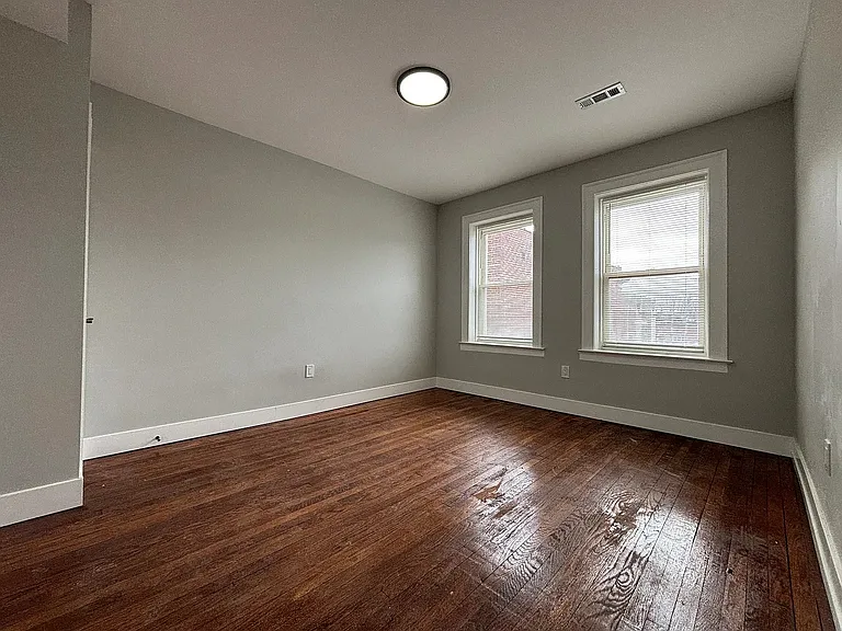 70A303 Circular Ave #303 — Photo 5