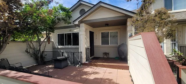 3 bed, 2100 sqft, $2,900 — Photo 2