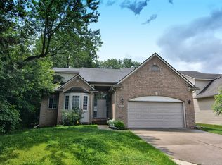 1134 Woodslee St, Troy, MI