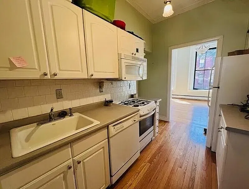 1 bed, 1.0 bath, 630 sqft, $1,956 — Photo 3