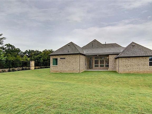 4th image of 1500 Peppertree Dr