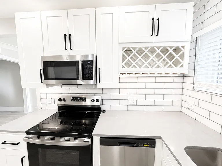 7560 Byron Pl — Photo 4
