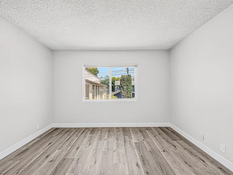 3525 E 2nd St. — Photo 22
