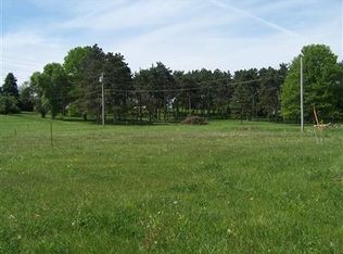 517 Shoreline Dr, Maquoketa, IA 52060