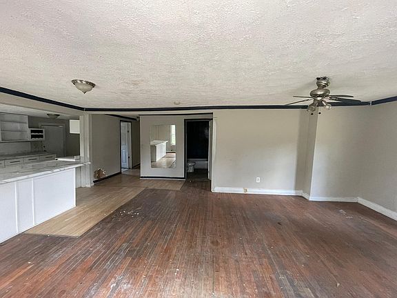 3rd image of 7933 Oak Knoll Ln