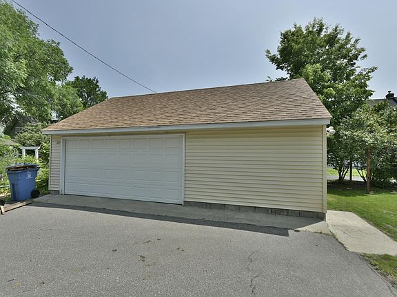 5th image of 1810 Chestnut Ave W