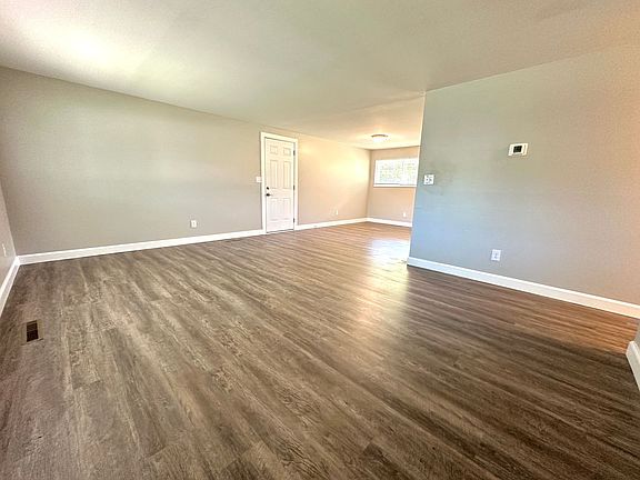 2nd image of 304 Primrose Ln