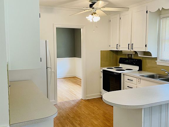 5th image of 4712 Clarke St