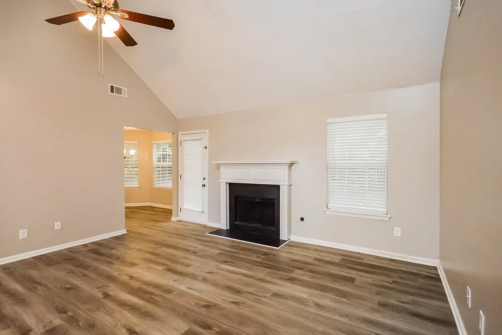 3 bed, 2.0 bath, 1515 sqft, $2,580 — Photo 3