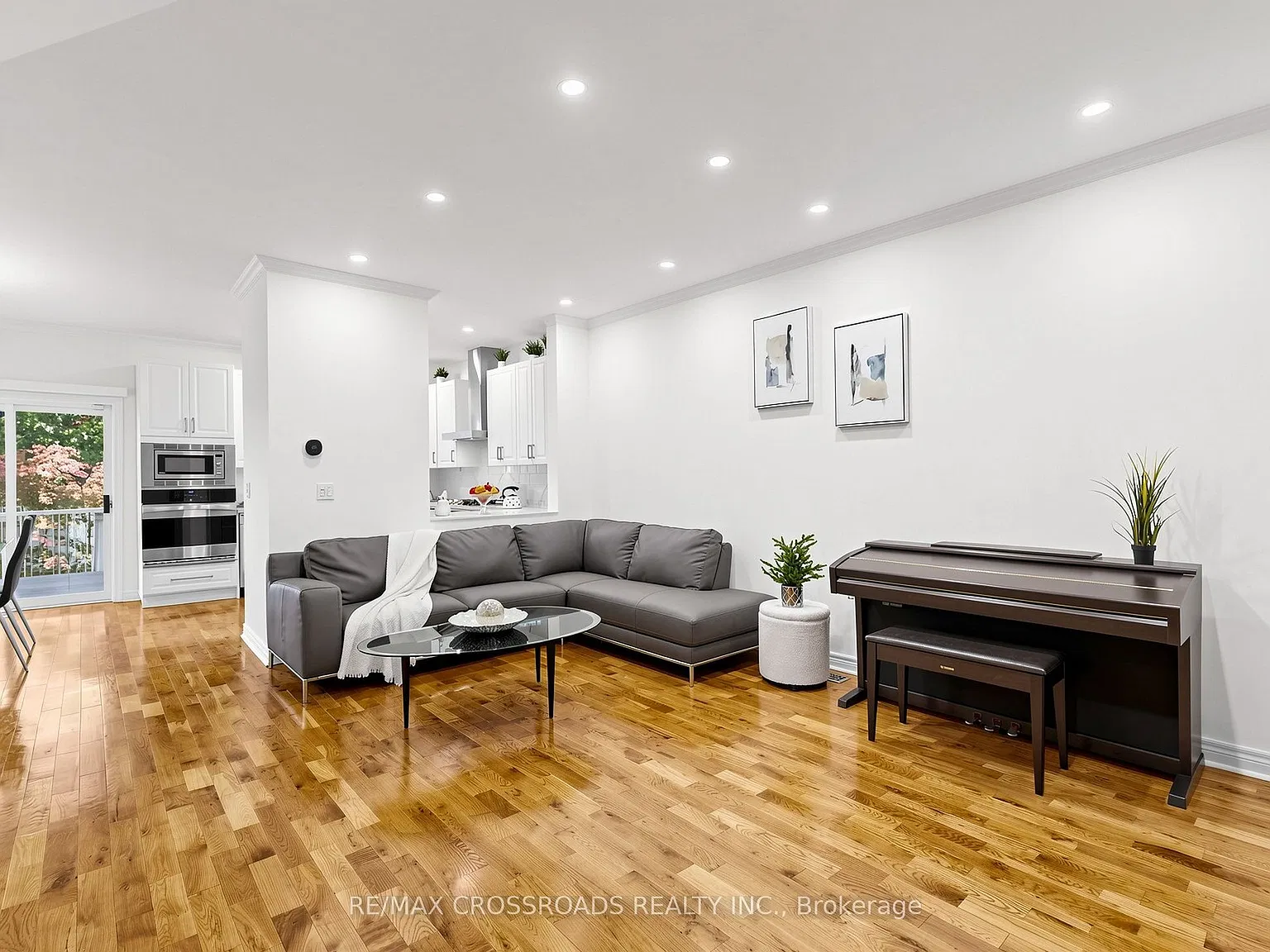 3 bed, $3,380 — Photo 3