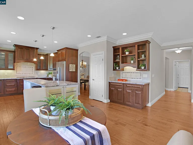 706 Endsliegh Ct — Photo 10