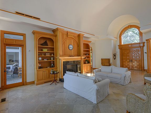 3rd image of 105 Narrows Dr