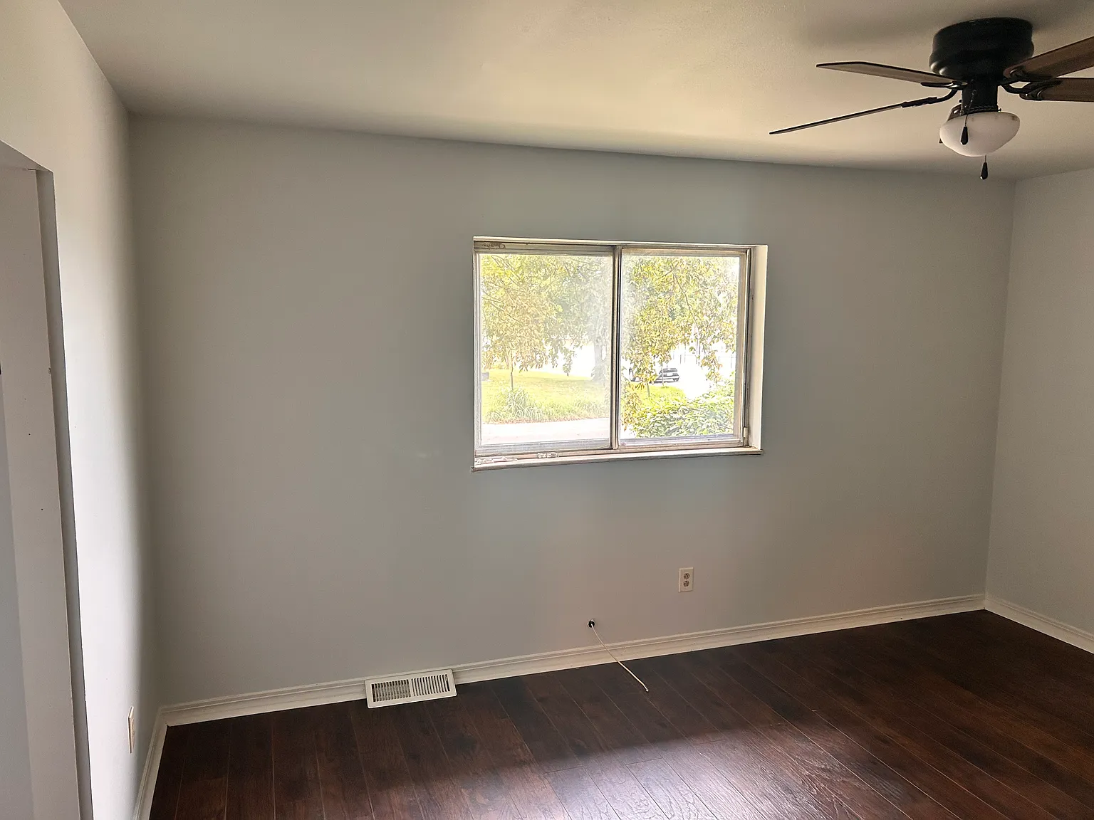 2 bed, 1.5 bath, 900 sqft, $1,300 — Photo 3