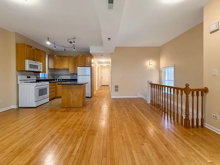 3245 N Lawndale Ave #2 — Photo 2