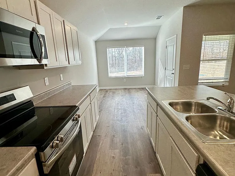 1060 Brookhaven Ln — Photo 8