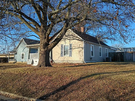2nd image of 1704 Shelby St