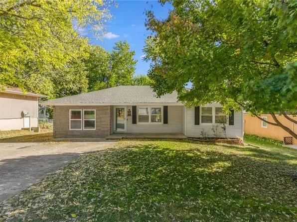 507 Sycamore Dr, Richmond, MO 64085
